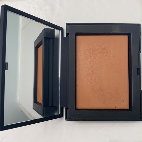 NARS Light Reflecting Pressed Setting Powder - Picture 4 of 6